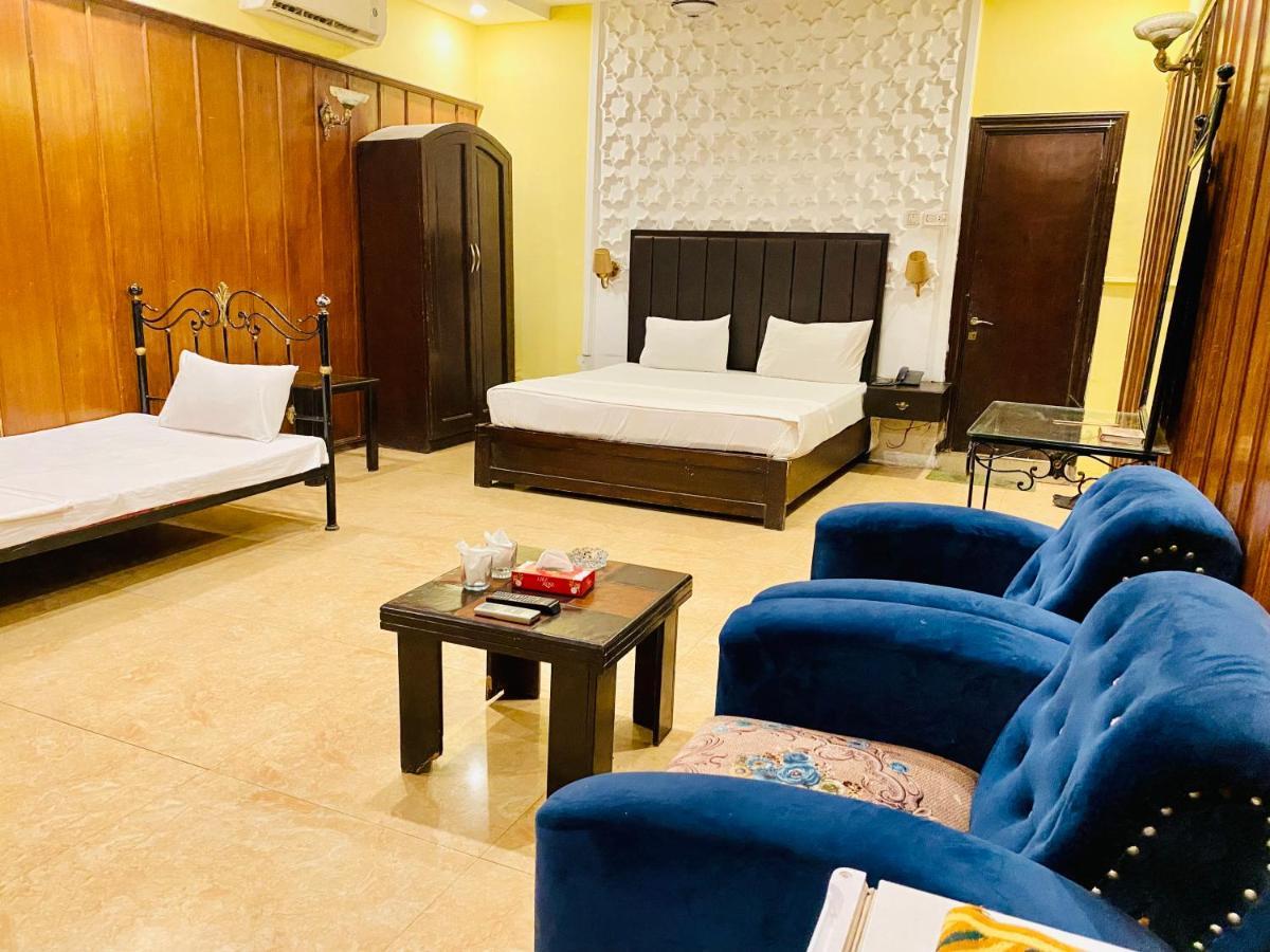 Hotel Royal One Multán Kültér fotó